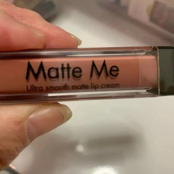 Matte Me Ladies Brown Lipgloss - Picture 5 of 5